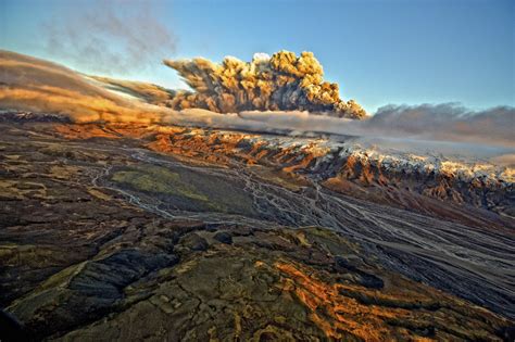 Volcano House, Iceland | Volcano house, Volcano, Iceland