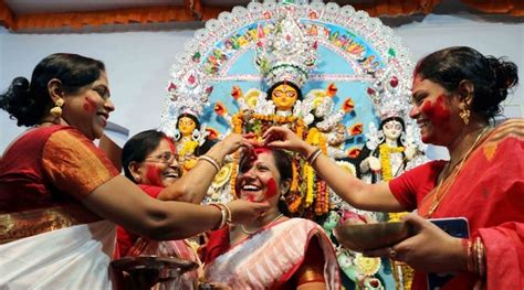 Durga Puja 2017: Beautiful photos of ‘Sindoor Khela’ celebrations in Kolkata | Lifestyle Gallery ...