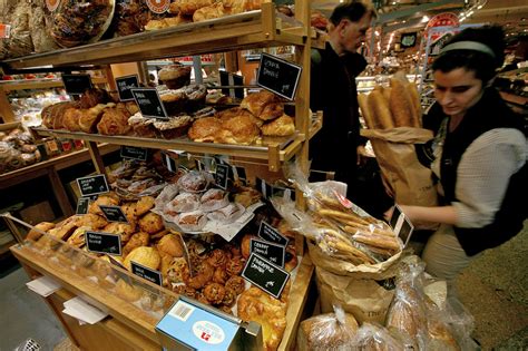 Eli’s Bread Opens at Grand Central Terminal - The New York Times