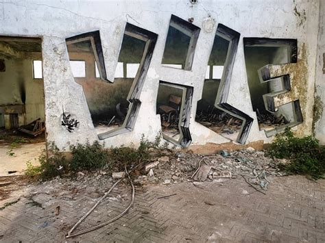 This graffiti looks like holes in the walls : nextfuckinglevel