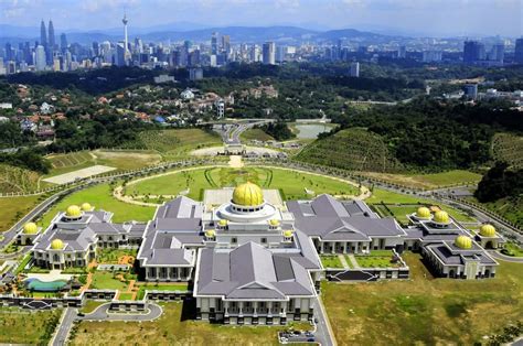 The royal palace in Kuala Lumpur, Malaysia | tourismy