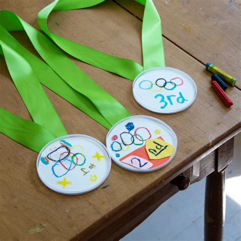 DIY Olympic Medals for Kids (& a Simple Olympic Games Poster)