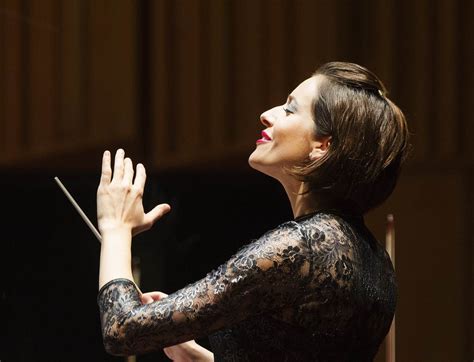 Mexican Conductor Alondra de la Parra Makes History | Orchestra conductor, Conductors, Orchestras