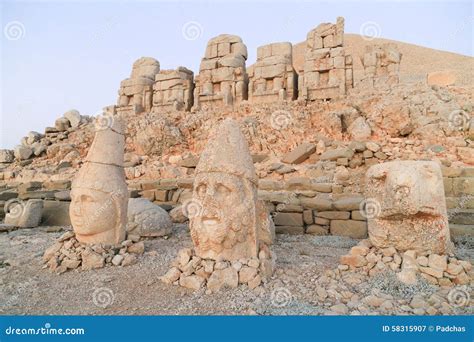 Statue at Mount Nemrut stock image. Image of eastern - 58315907