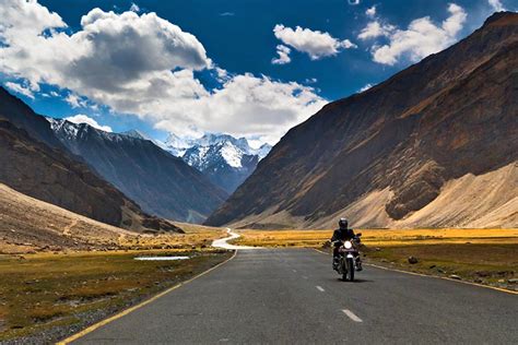 Leh Ladakh Bike Trip (Complete Guide) For Bikers – Swan Tours