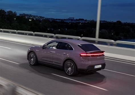 2025 Porsche Macan Review - ArabGT