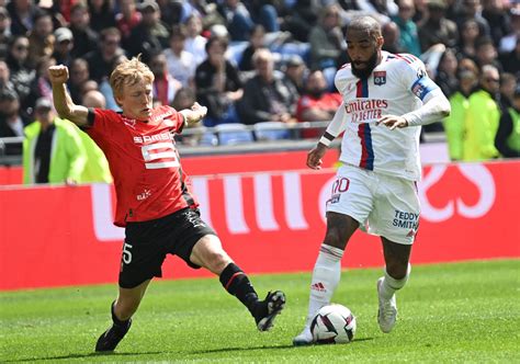 Ligue 1: Lyon s'offre Rennes et reste en vie