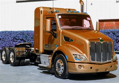 Peterbilt Shows Off New CNG Daycab Trucks in Long Beach