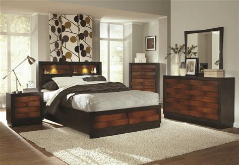 Rolwing 6 Piece Bedroom Set in Two Tone Finish by Coaster - 202911