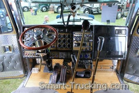 Interior KW Truck Custom - Smart Trucking