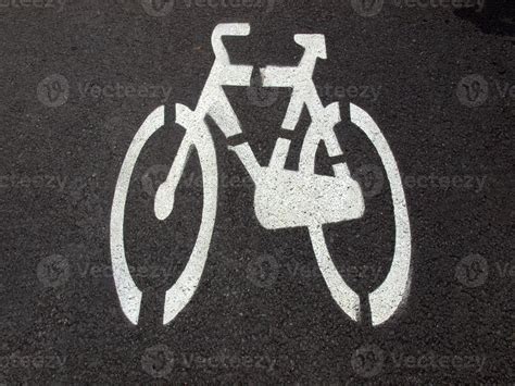 Bike lane sign 5565236 Stock Photo at Vecteezy