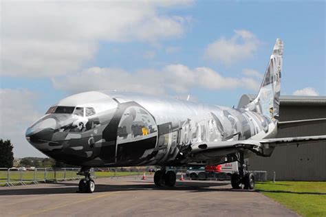graffiti artists sat one and roids spray paint an entire boeing 737