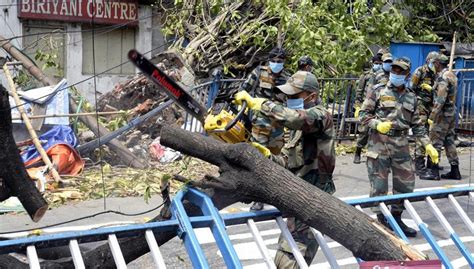 Cyclone Amphan-hit people get help from various organisations - india news - Hindustan Times