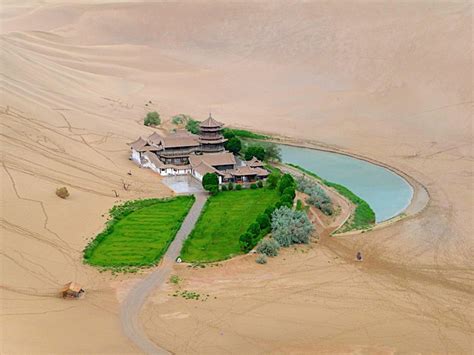 Crescent Lake in Dunhuang China | Amusing Planet