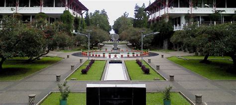 Institut Teknologi Bandung (ITB) - Universitas Internasional Semen Indonesia (UISI)