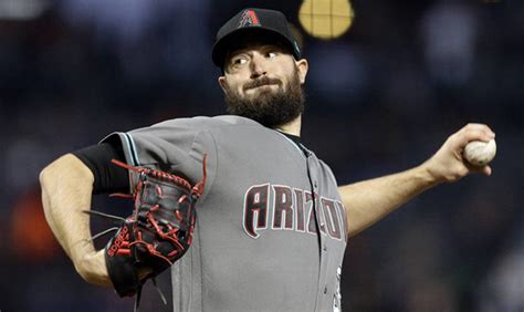 Robbie Ray still rolling, reaches 200 strikeouts in D-backs' win over Giants