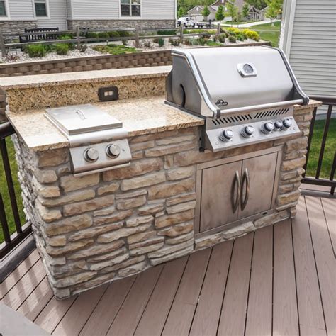 Outdoor Kitchens & Built in Grills - BBQ Islands & Custom Patio Kitchens