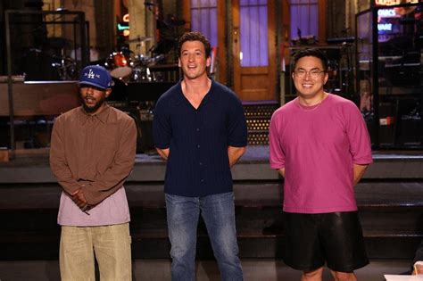 Miles Teller as Peyton Manning offers 'SNL' S48 premiere play-by-play ...