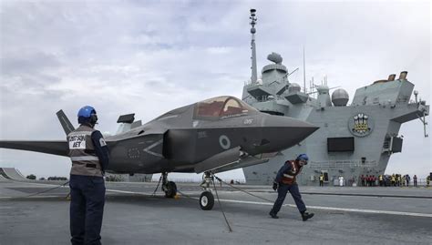 ROYAL NAVY: F-35 jet lands on HMS Prince of Wales for the first time | Pakistan Defence