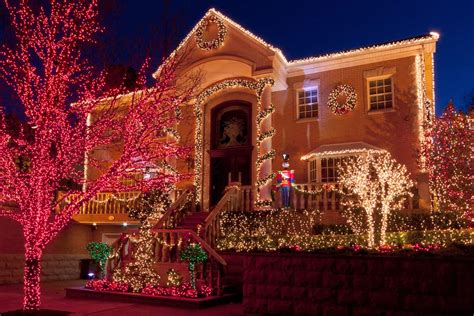 29 Types of Outdoor Christmas Lights for Your House (2020 Holiday Lighting Guide)