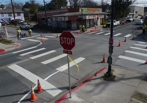 New 4-way stop installed at busy E. Sixth Street intersection