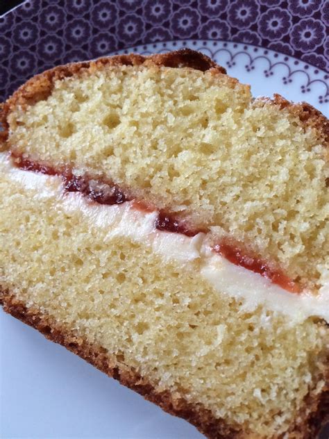 Victoria Sponge in a loaf tin recipe | Cosy Life