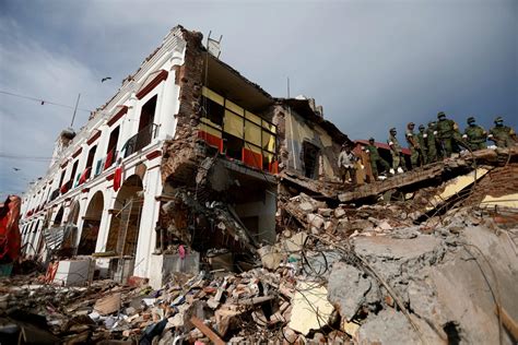 Mexico Earthquake Death Toll Climbs as Dozens Sleep on Streets - NBC News