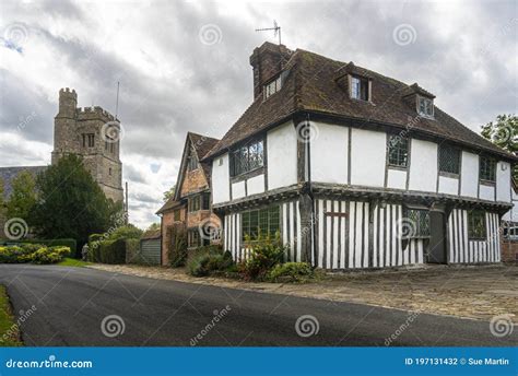 Smarden Church and Ancient Cottage, Kent, UK Editorial Photography ...