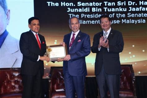 Wan Junaidi conferred Asia Pacific Distinguished Leader Lifetime ...