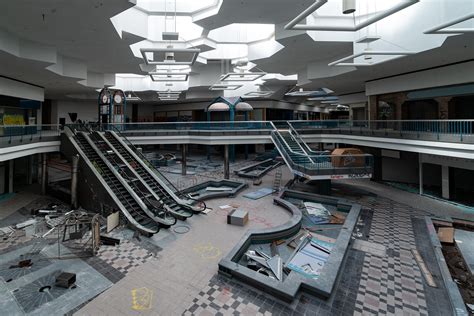 Huge Abandoned Mall in Milwaukee : r/urbanexploration