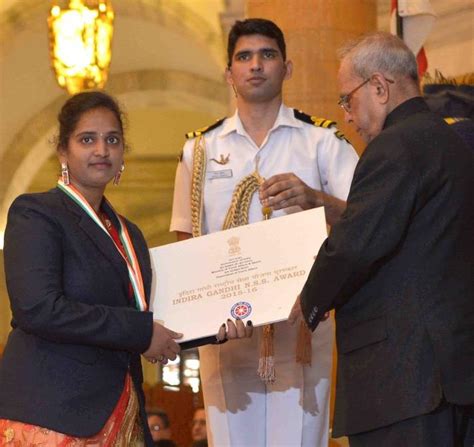 President present Indira Gandhi NSS awards 2015-2016 at New Delhi