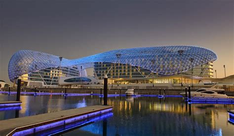 The Yas Hotel (Abu Dhabi, 2009) | Structurae