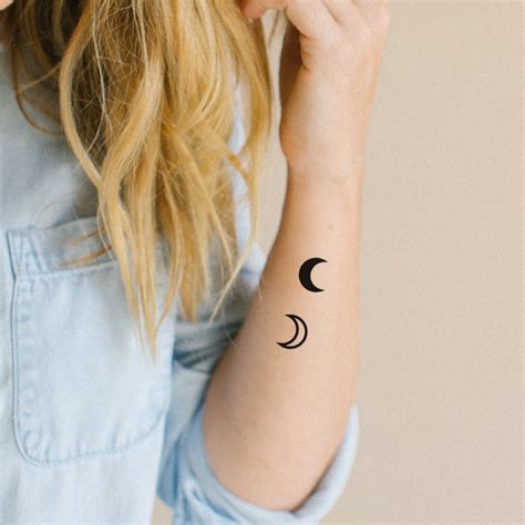 Crescent Moon Temporary Tattoo Set (2 tattoos) – TattooIcon