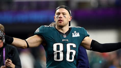 Eagles Insult Zach Ertz with ‘Backloaded’ Contract Offer: Report ...