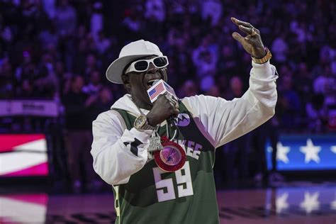 Rap legend Flavor Flav leaves fans divided with national anthem ...