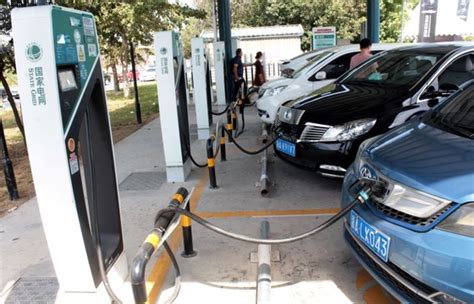 China Races Ahead of U.S. in Deployment of Electric-Vehicle Charging ...