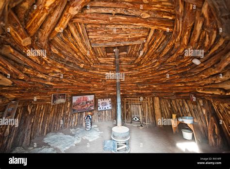 Navajo hogan hi-res stock photography and images - Alamy