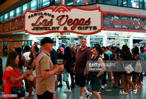 Las Vegas Gift Shop Photos and Premium High Res Pictures - Getty Images