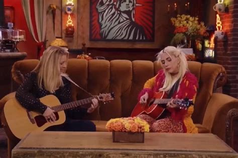 Friends: Lady Gaga y Lisa Kudrow cantan a dúo en el episodio especial