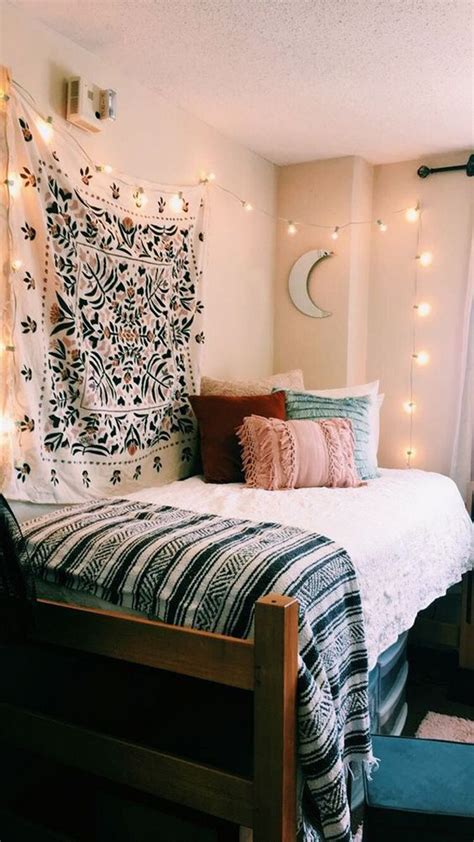 40 Best Tapestry Bedroom Ideas With Bohemian Vibes | HomeMydesign ...