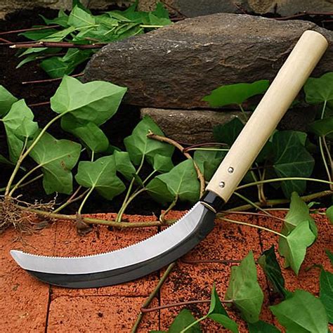 Japanese Sickle | Expertly-Crafted Garden Tools | Shop Garrett Wade