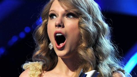 Taylor Swift has a new surprised face during Country Music Awards winHelloGiggles