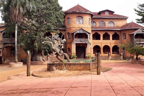 This Building Shaped Like a Spider and Snakes Is Cameroon's Foumban Royal Museum