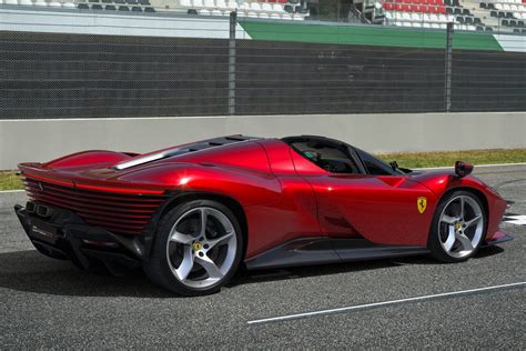 2023 Ferrari Daytona SP3 pictures