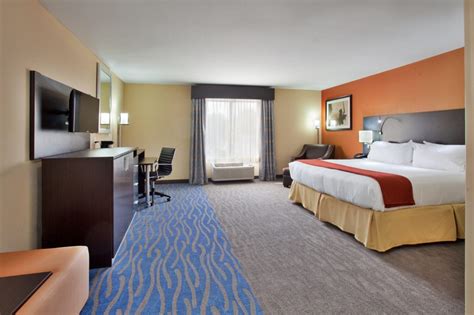 Holiday Inn Express & Suites St Louis Airport | Convenient Park, Stay & Fly Near STL Airport ...