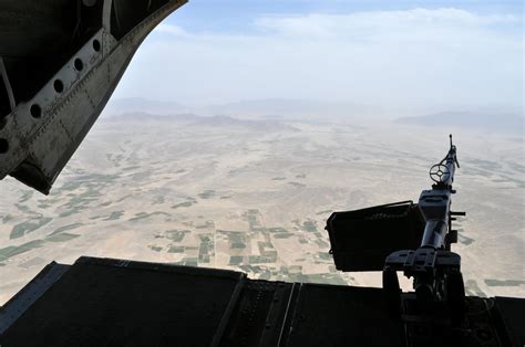 Helmand Blog - Afghanistan: PICTURE of the day: RAF Chinook in Helmand ...