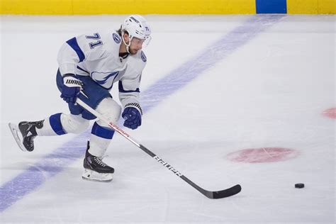 Senators break out for seven goals to beat Lightning, end slide | Reuters