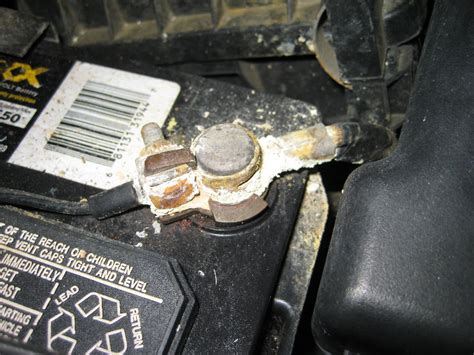 How-To-Clean-and-Stop-Car-Battery-Terminal-Corrosion-002