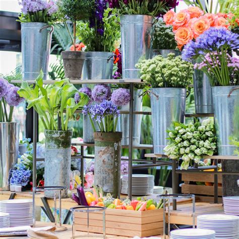 Flower Market | Unique centerpieces, Flower market, Room focal point