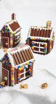 KIT KAT House Includes full instructions for fools like me. | Gingerbread, Holiday treats ...